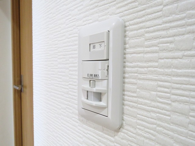 プチモンド目白　人感センサー