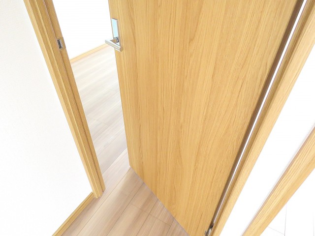 プチモンド目白　洋室約6.9帖扉