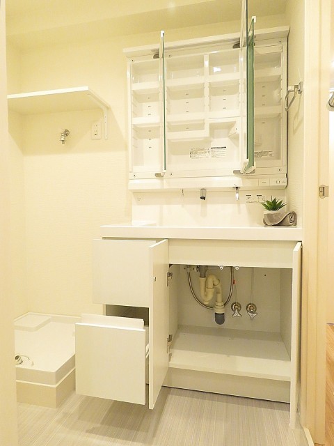 三井馬事公苑南ハイツ　洗面化粧台