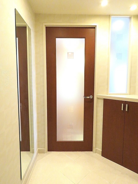 秀和六本木レジデンス　LDK扉