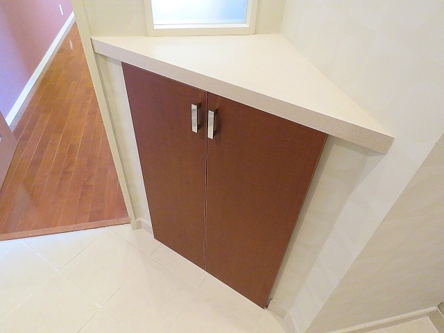 秀和六本木レジデンス　廊下収納