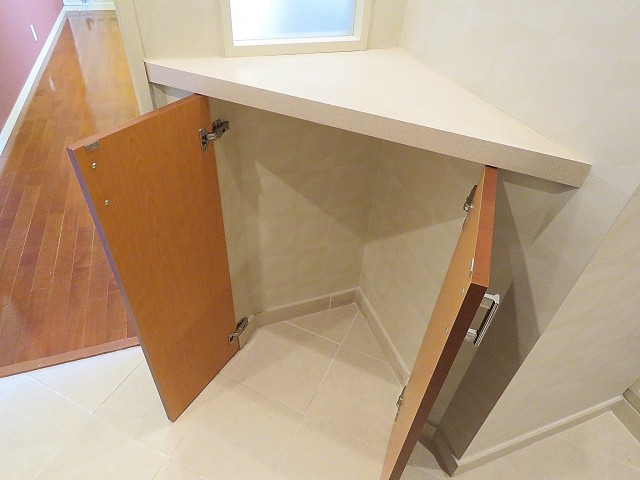 秀和六本木レジデンス　廊下収納