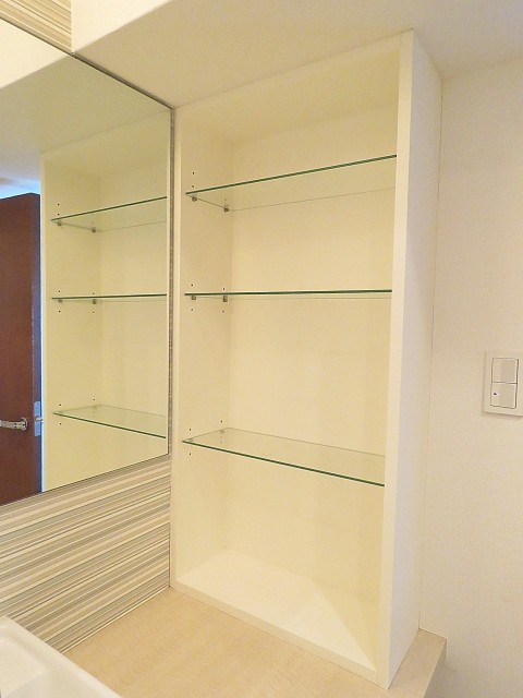 秀和六本木レジデンス　洗面化粧台