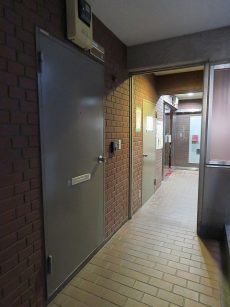 セザール第2中目黒　玄関前