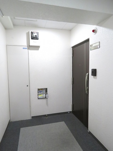 玉川台スカイマンション　玄関前