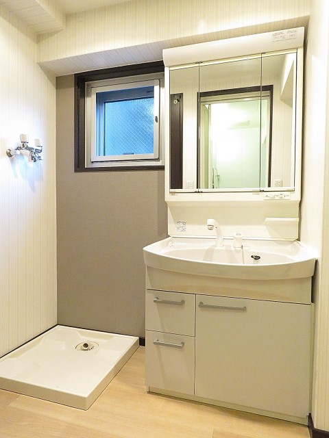 玉川台スカイマンション　洗濯機置場と洗面化粧台