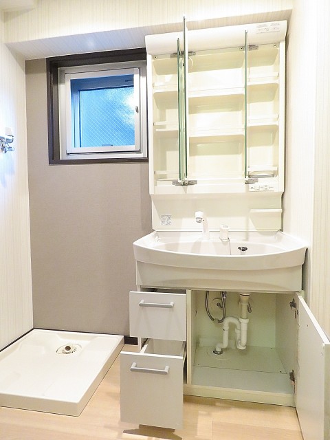 玉川台スカイマンション　洗濯機置場と洗面化粧台