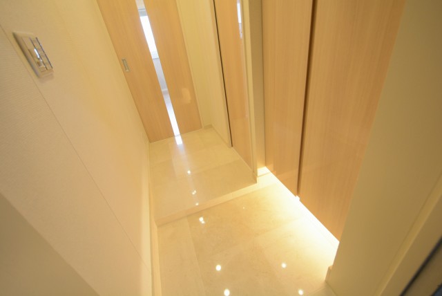 マンション第2明大前 玄関