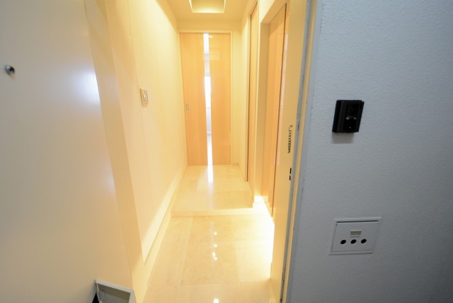 マンション第2明大前 玄関