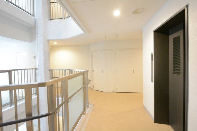 D'クラディアイヴァン初台 外廊下