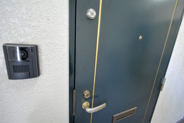 中銀目黒駅前マンシオン 玄関