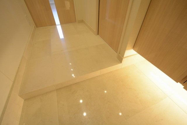 マンション第2明大前 玄関