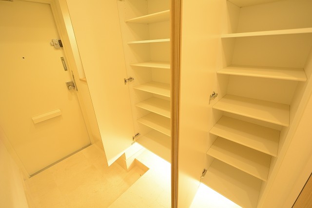 神楽坂ハウス 玄関