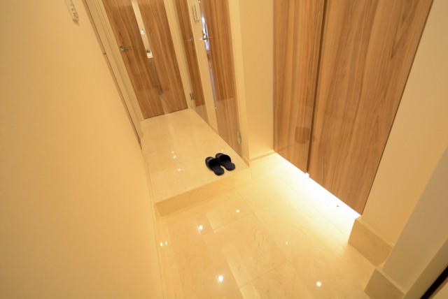 シャンボール白金 玄関