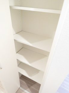 上馬コーポラス　廊下収納