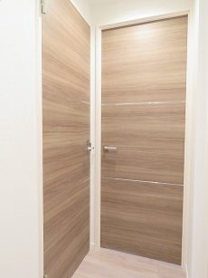 上馬コーポラス　洋室扉