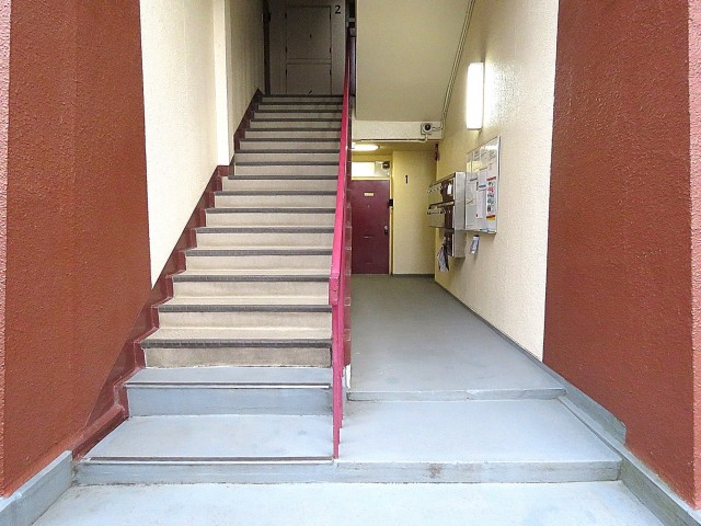 上馬コーポラス　共用階段