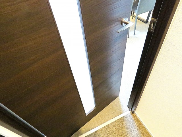 上野毛ハイム　LDK扉