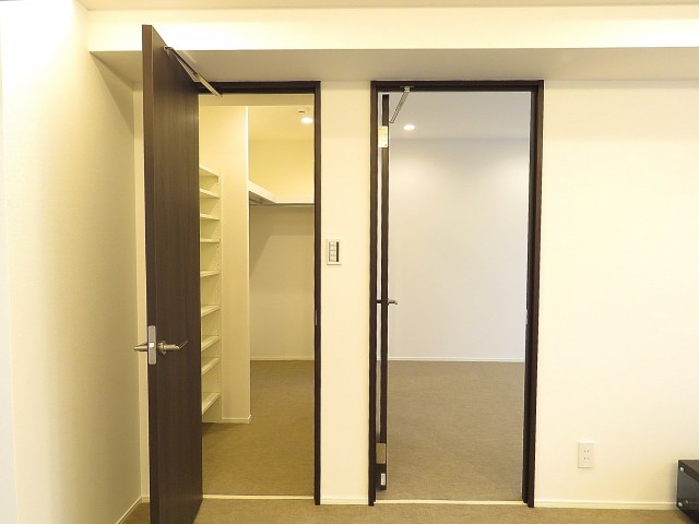 上野毛ハイム　洋室とウォークインクローゼット