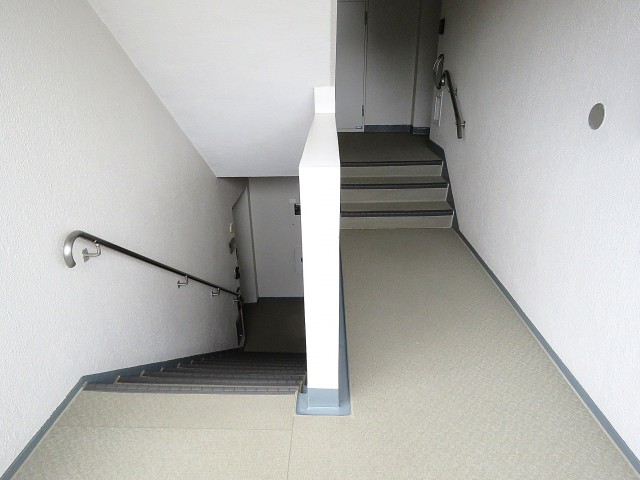 上野毛ハイム　共用階段