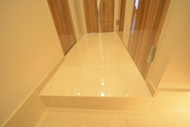 シャンボール白金 玄関