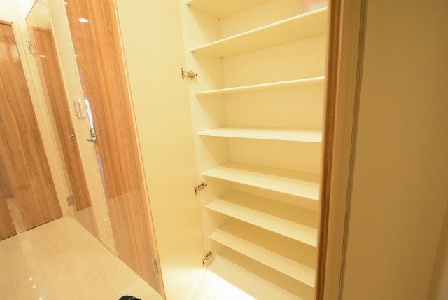 シャンボール白金 玄関