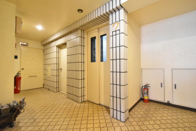 メゾン池尻大橋 玄関