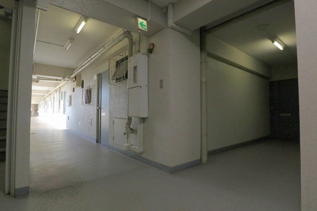 駒場ネオパレス 内廊下 駒場ネオパレス 内廊下