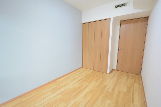 ヒルズ用賀TOKYO U CITY (173)洋室２　このお部屋にもしっかり収納スペースが◎