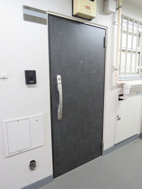 六本木ハイツ　玄関前