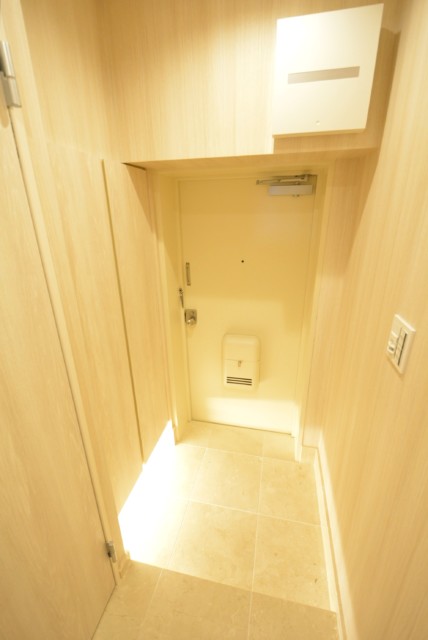 マンション第二明大前 玄関