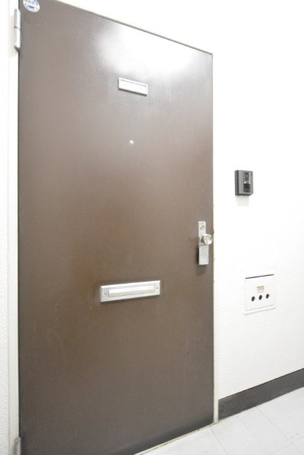 マンション第二明大前 玄関