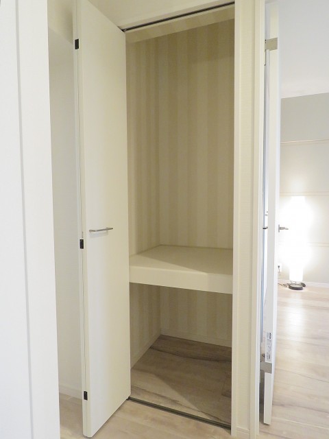 馬事公苑前ハイム　廊下収納