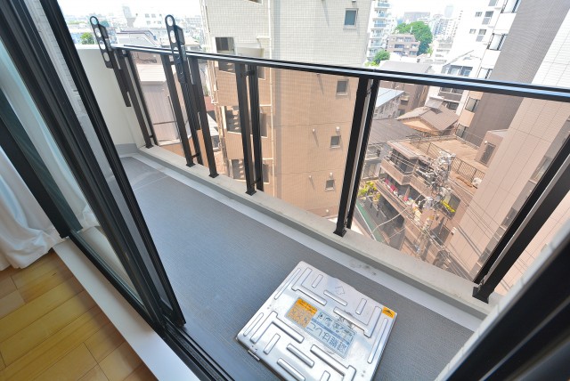 ⑧ウィルローズ市谷柳町 (214)広めのバルコニー！！ひあたりもよいです！