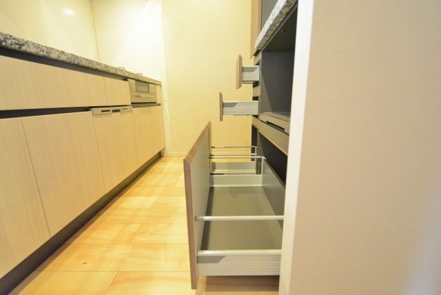 ⑤ウィルローズ市谷柳町 (146)食器棚