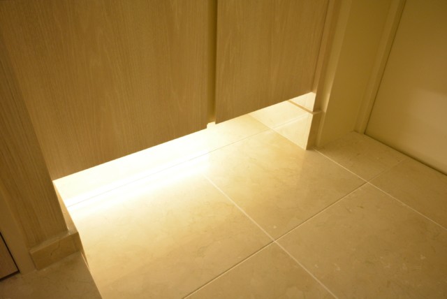 マンション第二明大前 玄関