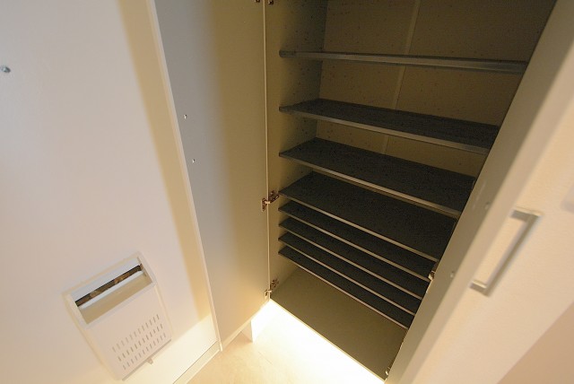 ファミール太子堂 玄関