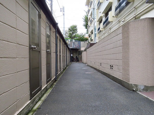 瀬田サンケイハウス　エントランス前通路