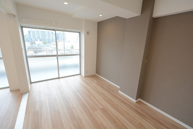 ファミール太子堂 洋室