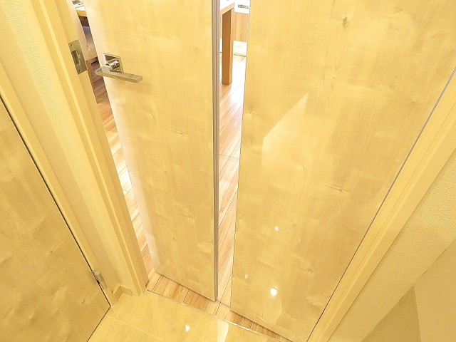 フラット田園調布　LDK扉