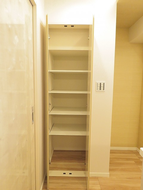 フラット田園調布　LDK収納