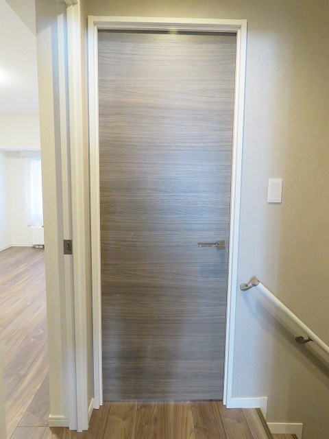 馬事公苑前ハイム　洋室扉