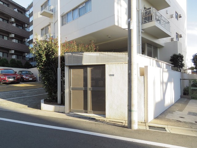 フラット田園調布　ゴミ置き場