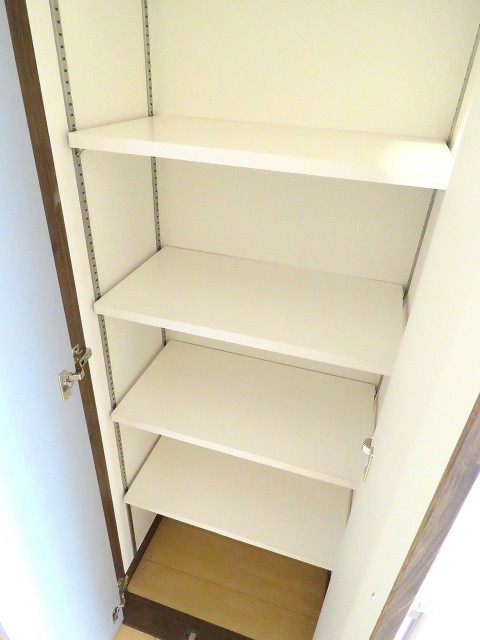 馬事公苑前ハイム　廊下収納