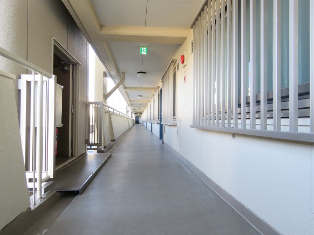 馬事公苑前ハイム　共用廊下