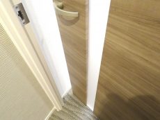 ファミリータウン東陽　LDK扉