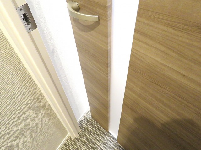 ファミリータウン東陽　LDK扉