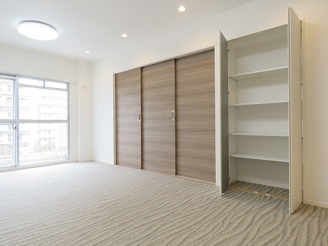 ファミリータウン東陽　LDK収納