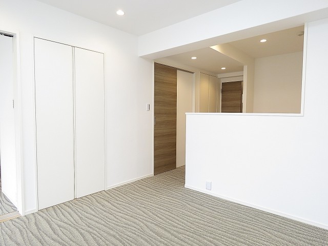 ファミリータウン東陽　LDK入口付近