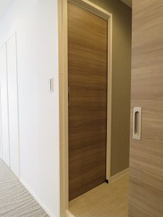 ファミリータウン東陽　トイレ扉